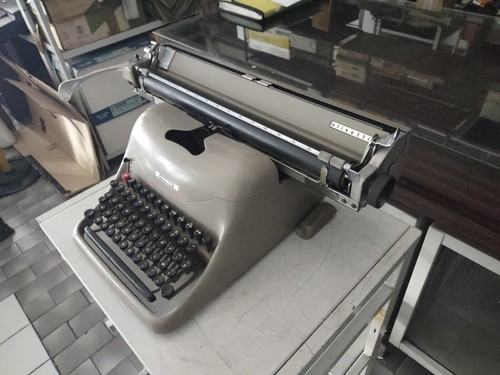 OLIVETTI LEXICON 80 del 1949 OLD TYPEWRITER - Foto 2 di 5