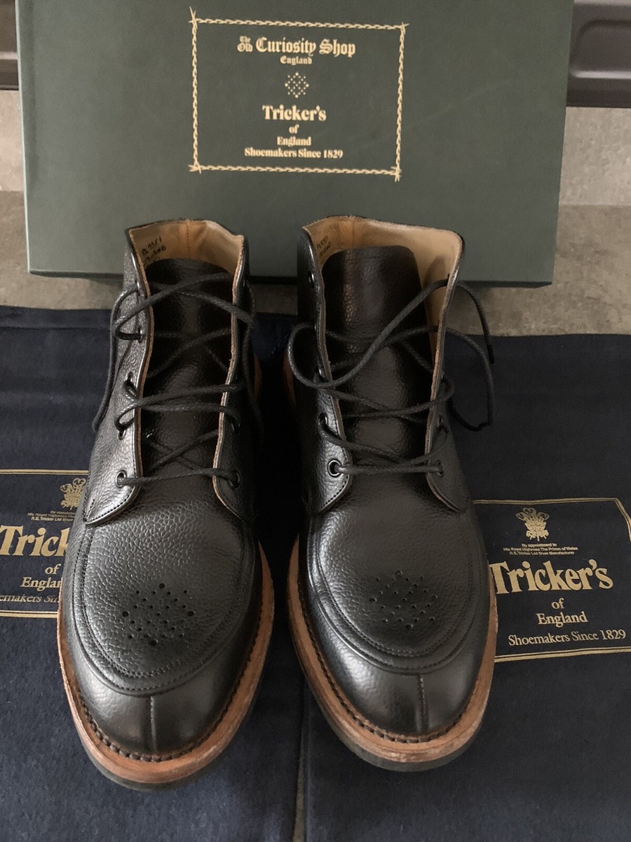 TRICKERS x OLD CURIOSITY SHOP BLACK CHUKKA MID RISE PEBBLE TRICKERS x OLD CURIOSITY SHOP BLACK CHUKKA MID RISE PEBBLE