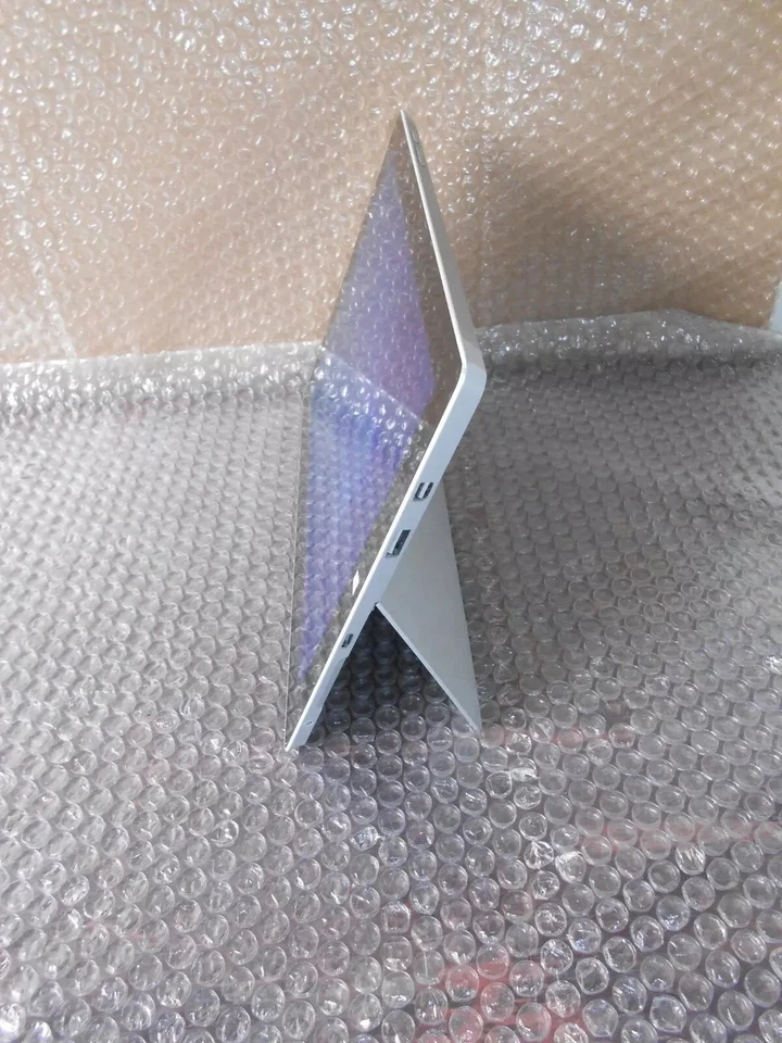 Microsoft Surface 3 Intel Atom x7-Z8700 @1,60 GHz 2 GB RAM 64 GB SSD Foto 3 de 4