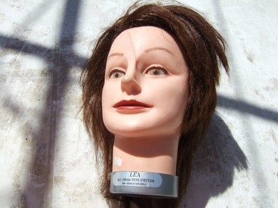 ein Frisurkopf Lea Studienkopf Naturhaar 27cm hoch