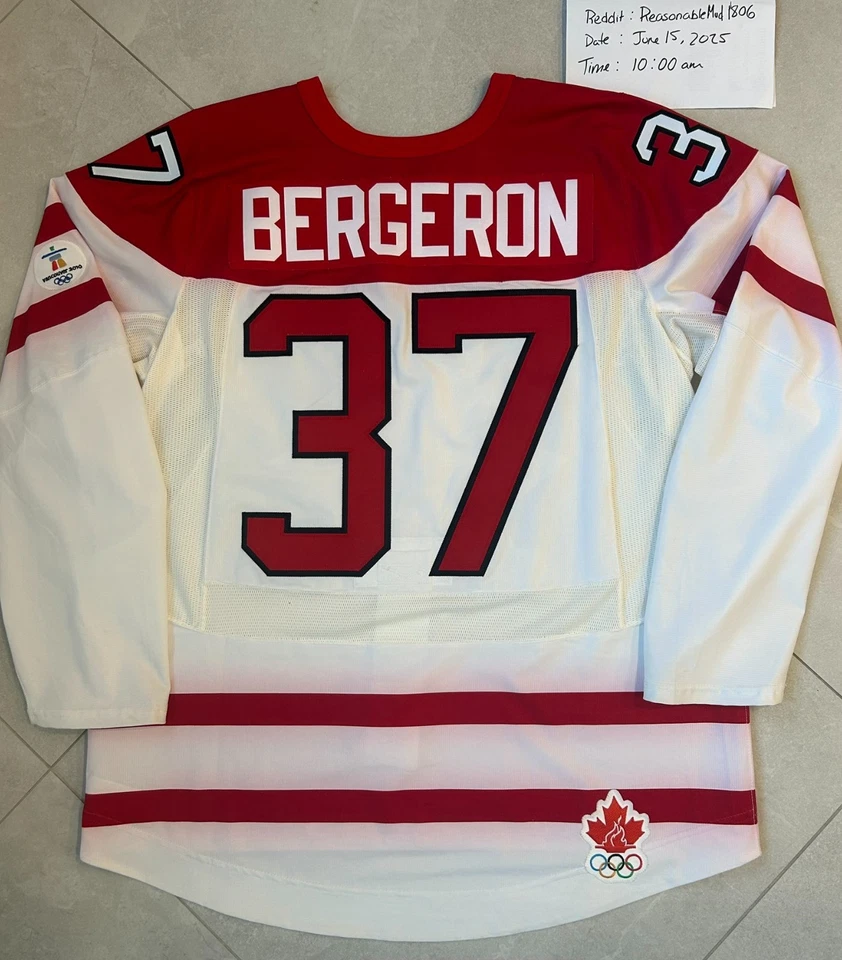Camiseta deportiva de hockey del equipo Canadá Bergeron 2010 de los Juegos Olímpicos de Vancouver hecha en Canadá Foto 2 de 3