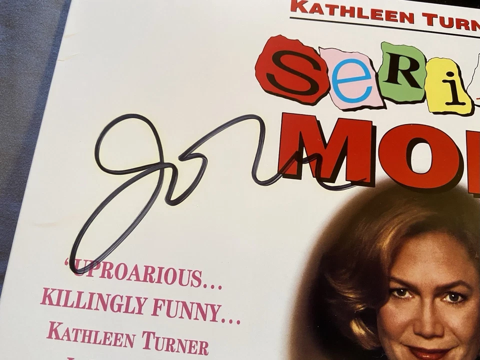 SERIAL MOM-Laserdisc-Signed By Director JOHN WATERS-1994-Protective Cover-HBO - Image 4 of 4