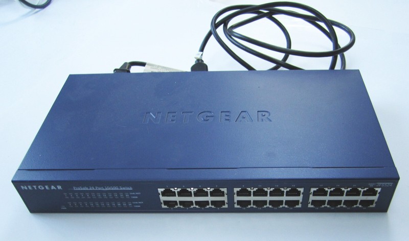 NETGEAR JFS524 24-Port Fast Ethernet 10/100 Unmanaged Switch W/Power Cable Works