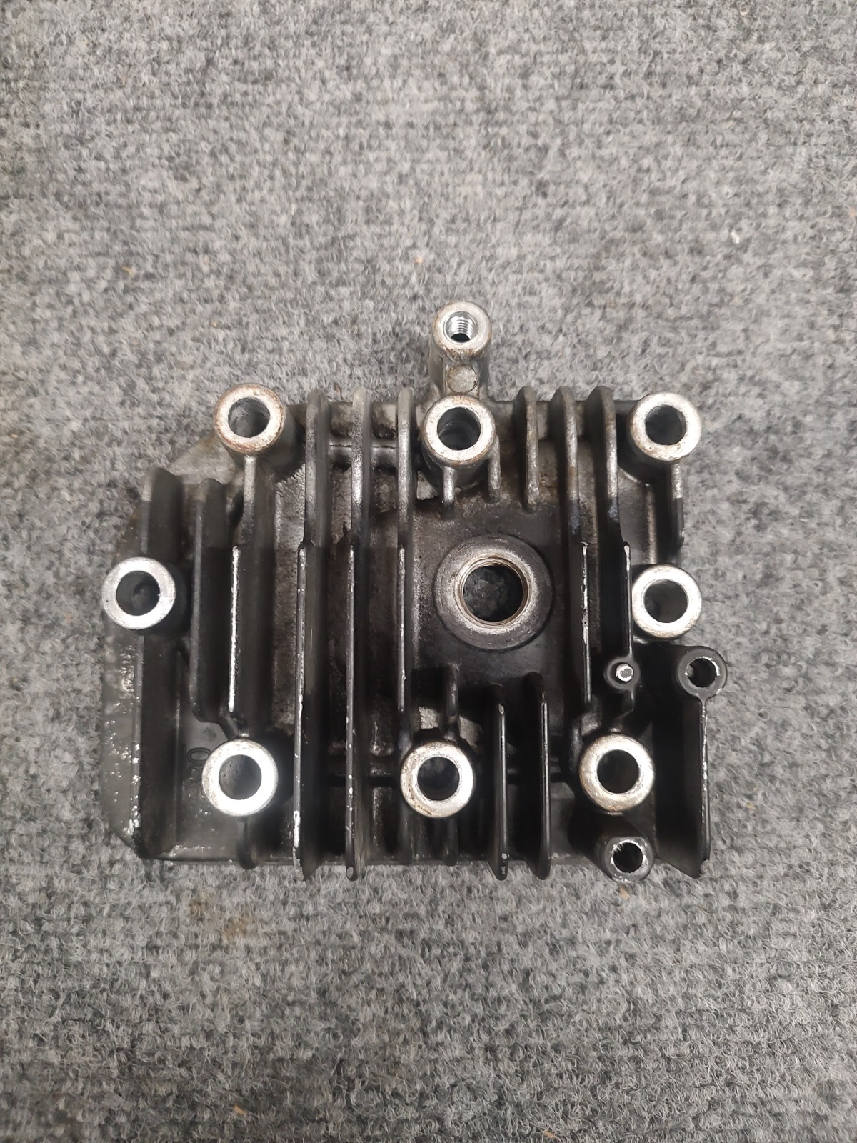 Briggs & Stratton -- #790169 -- CYLINDER HEAD -- USED GREAT CONDITION