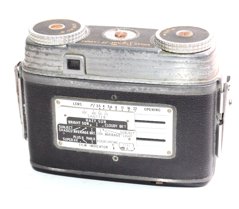 Kodak Signet 35 Camera Ektar Lens 44mm f/3.5 w/Leather Case. READ
