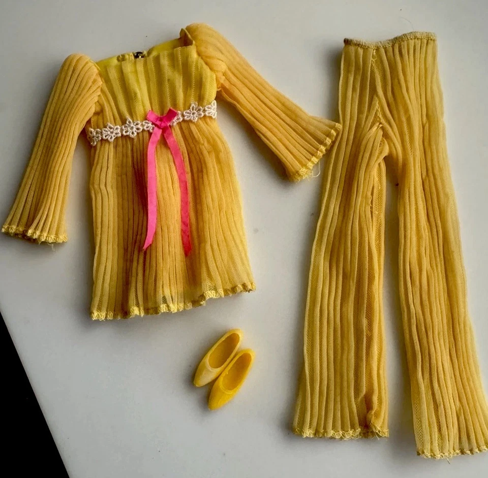 De colección Mattel Barbie 1970 Mod Conjunto Lemon Kick Set #1465 Buen Estado Usado Foto 2 de 4