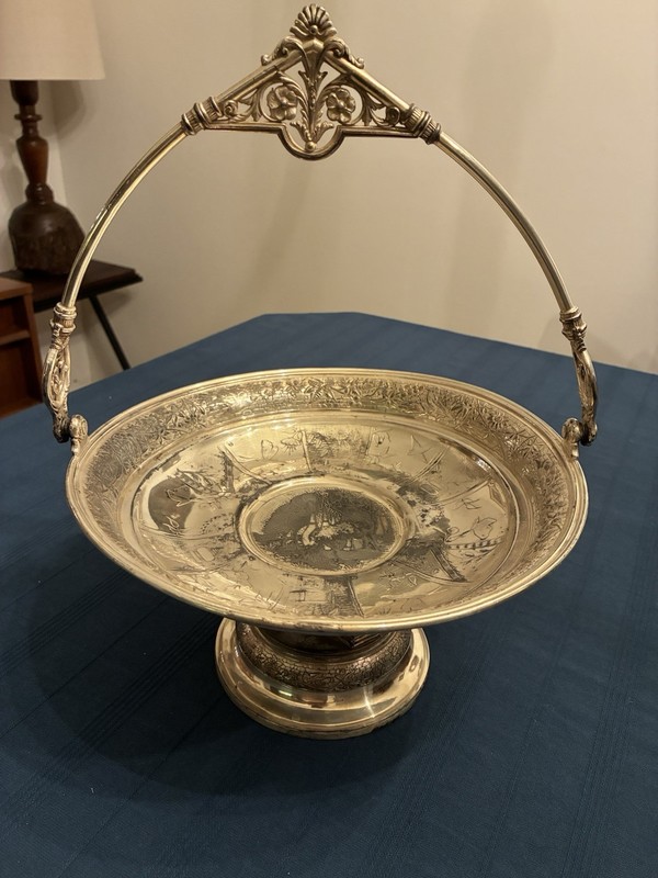 Vintage REED & BARTON Silver Plated Footed Fruit Bowl with Handle 3923