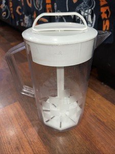Pampered Chef #2270 Quick-Stir Pitcher 2 Quart Checkerboard Pattern White Lid
