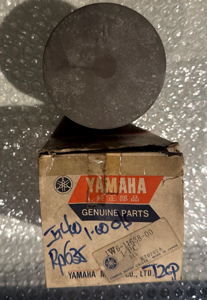 Piezas originales Yamaha NOS, 1977-78 IT400 (1,00) OS PISTÓN, 1W6-11638-00, RP635 T2CP Foto 3 de 4