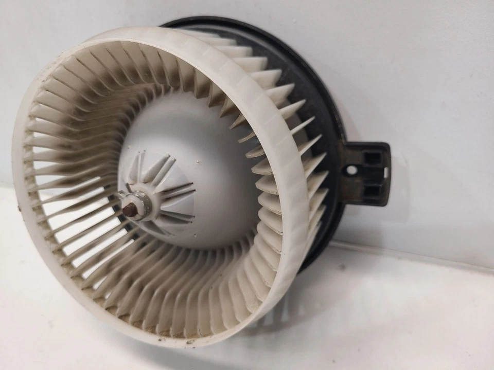 2001-07 Toyota Highlander Front Blower Motor - Manual Temp Control - Image 2 of 4