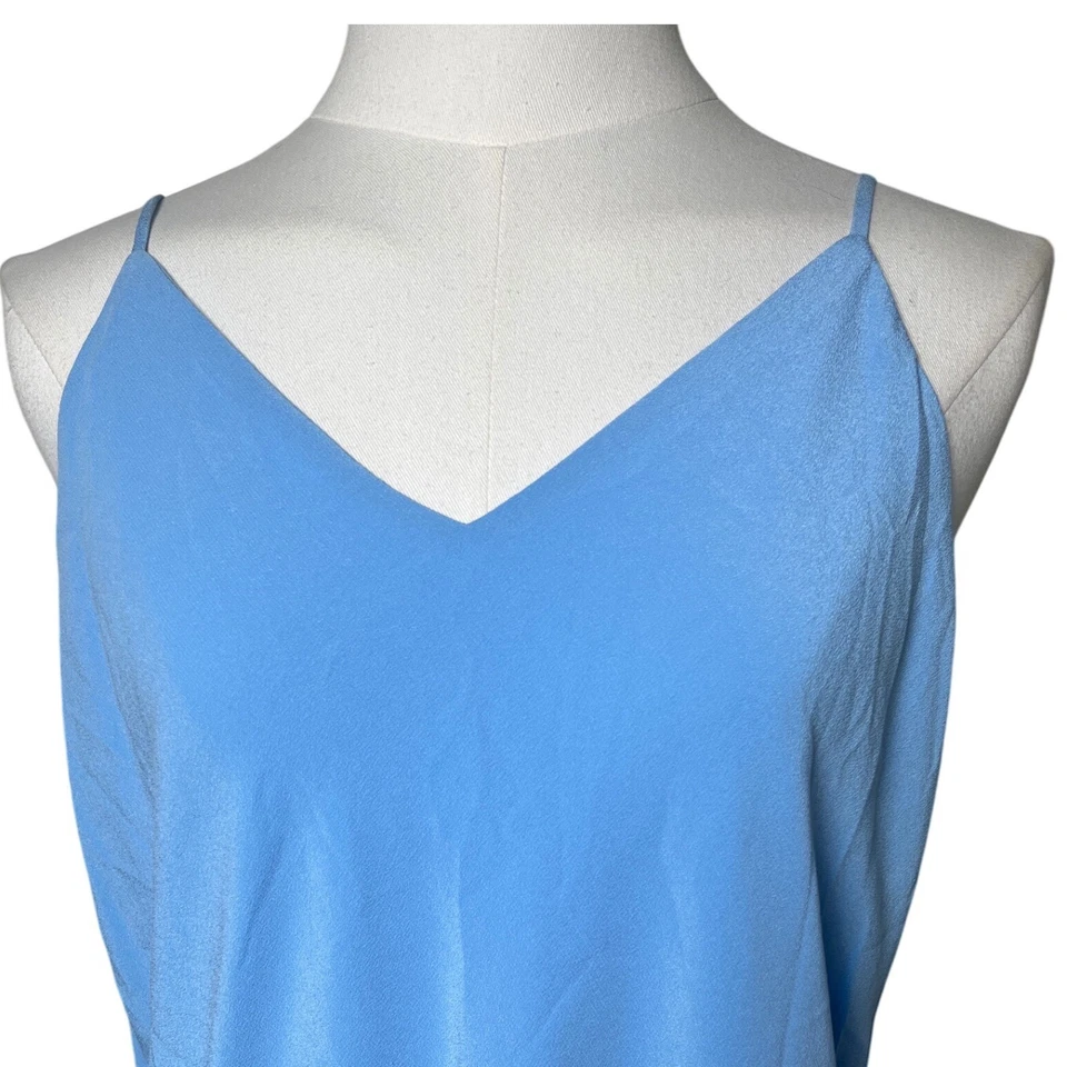 Camisola Balletcore Seda Cuello en V Azul Minimalista Lafayette 148 New York Petite Foto 4 de 4