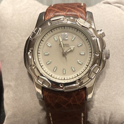 Fossil PR 5167 silver tone case genuine leather strap Needs Battery NWT