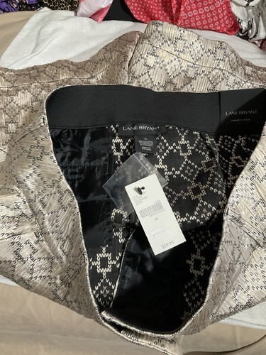 Lane Bryant Exclusive Evening Shorts 16 Gold black white Aztec 2 Pocket - Picture 10 of 12