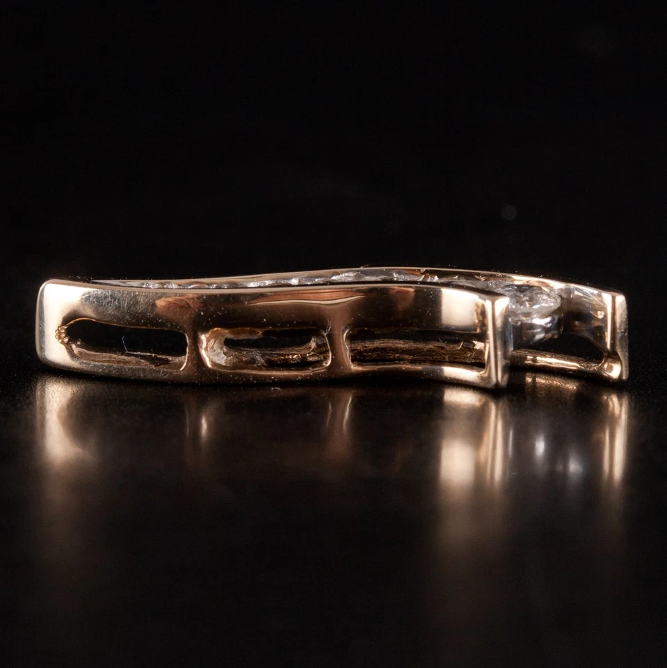 10k Yellow White Gold Round Diamond Graduated Style Pendant .25ctw 1.11g - Image 4 of 4