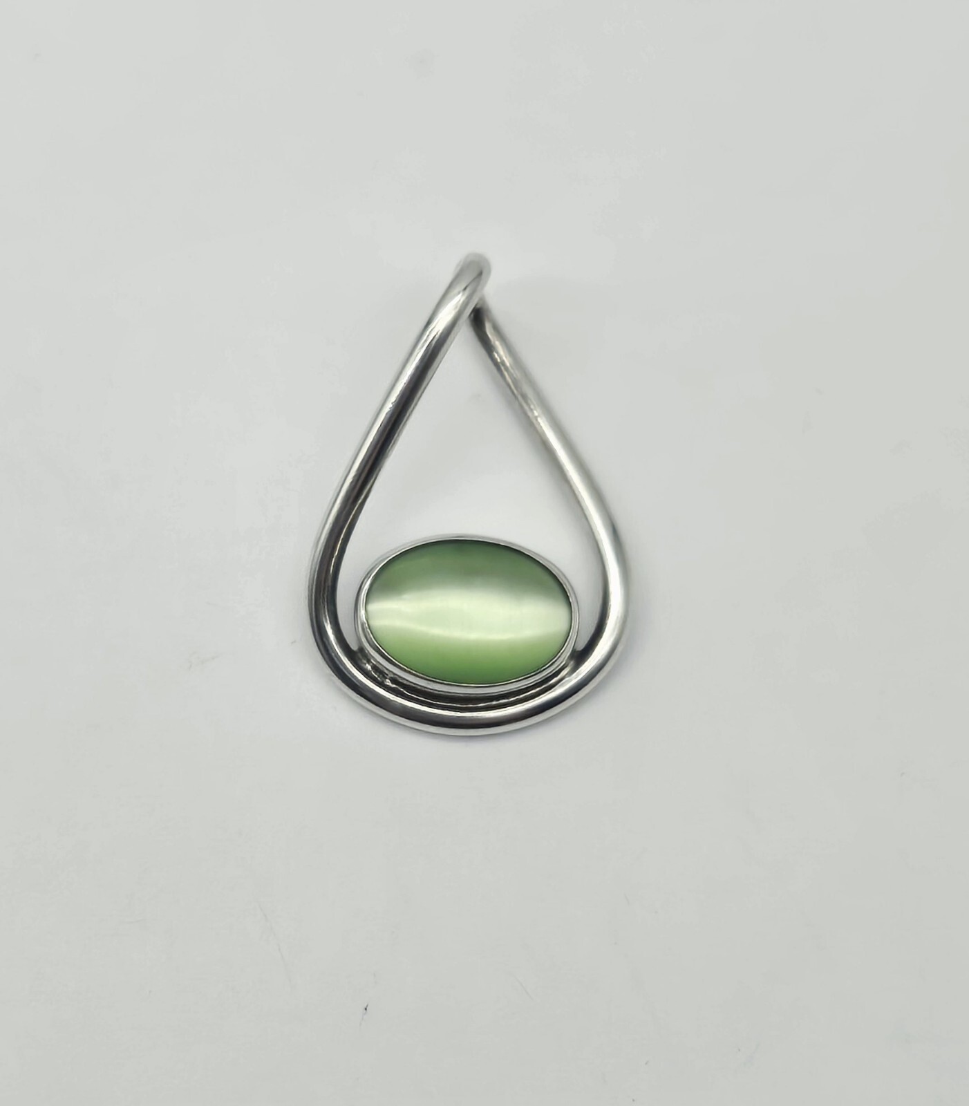 Vintage Sterling Silver Green Cats Eye Chrysoberyl Gemstone Twist Pendant - 8.2g