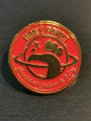 DON'T PANIC HITCHHIKERS GUIDE TO THE GALAXY Pin Badge Patch Neu Hochwertig