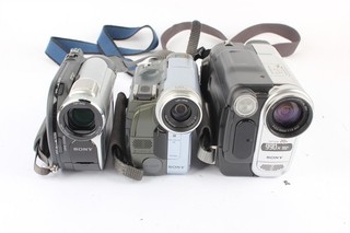 Vintage Handheld Video Cameras Inc Sony DCR TRV22E CCD TRV238E DVD106E Working