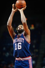 Bob Lanier Detroit Pistons shoots a free-throw against the Washing- Old Photo 1