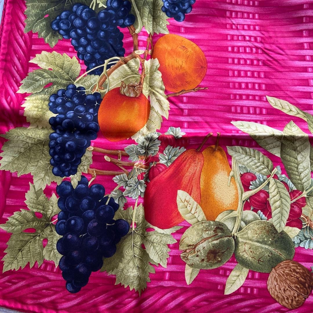 Gucci scarf with fruit design　86cm x 86cm thumbnail 3