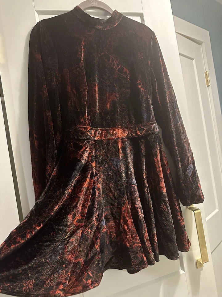 Mameluco Free People cuello alto terciopelo espalda abierta manga larga. Talla 6. Foto 4 de 4