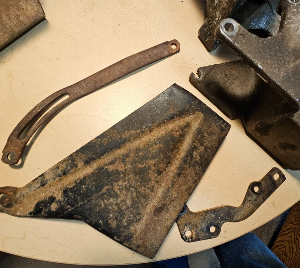 Buick Electra Riviera Wildcat 430 1967-68 soportes de motor aire acondicionado PS ALT Foto 3 de 4