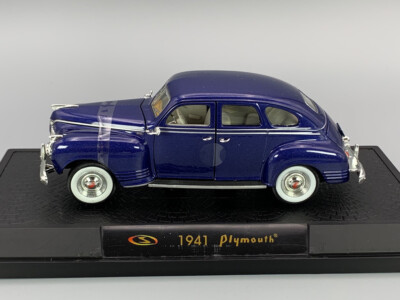 1/32 Scale Diecast Signature Models 1941 Plymouth Purple D0420 LZ