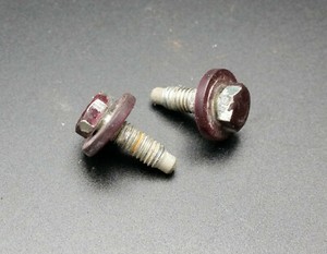 2x Schraube Motorhaubenscharnier für FORD ESCORT MK6 93-95