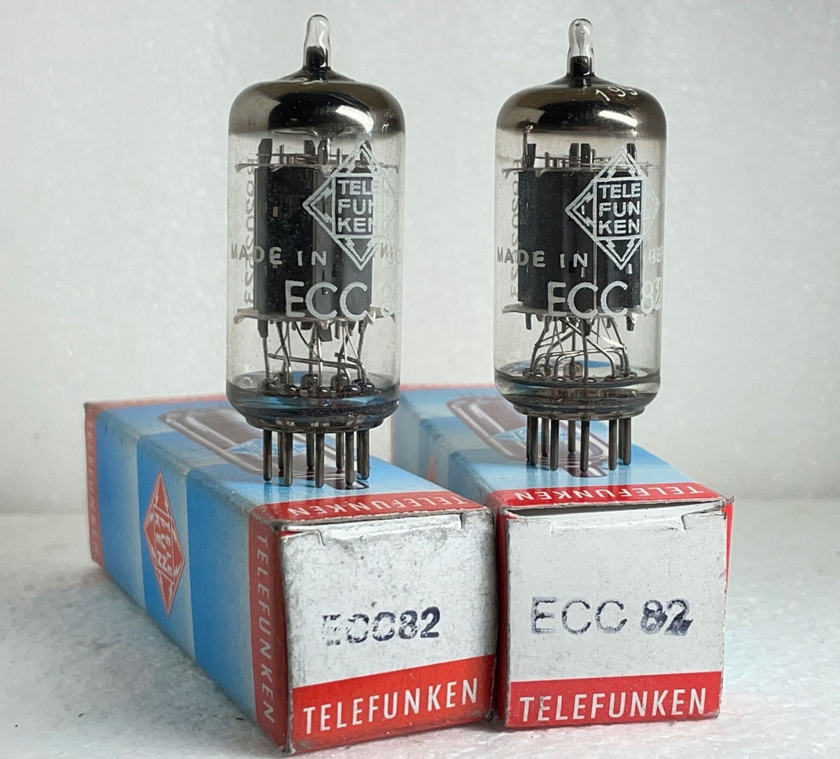 2 tubes Telefunken ECC82 12AU7 diamond matched pair smooth plates 