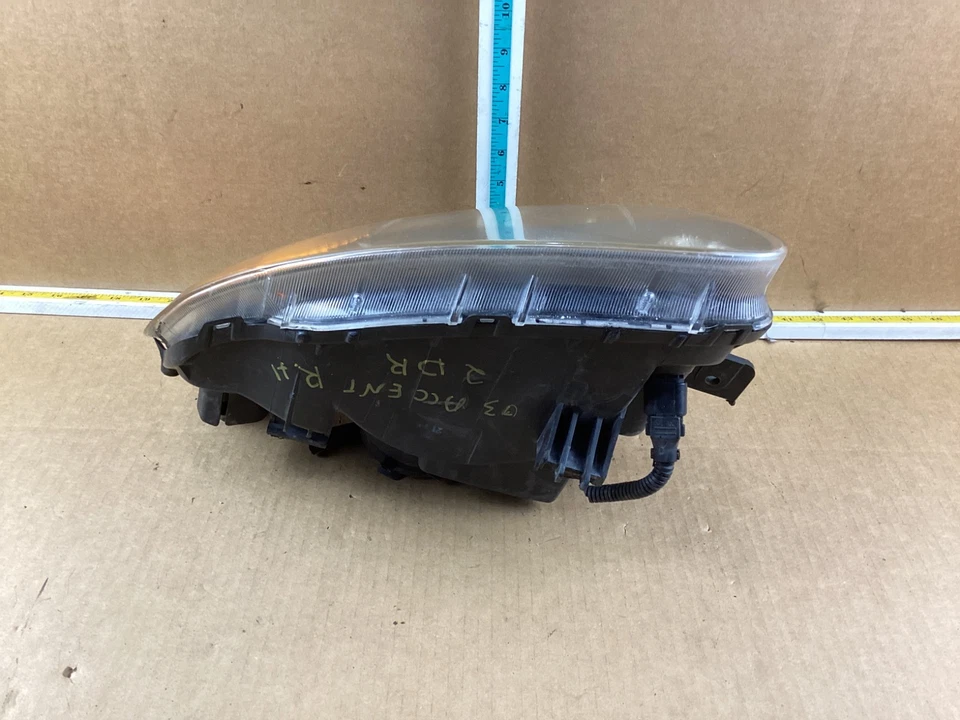 2000 - 2005 Hyundai Accent Front Right Passenger Side Headlight Assembly - Image 3 of 4