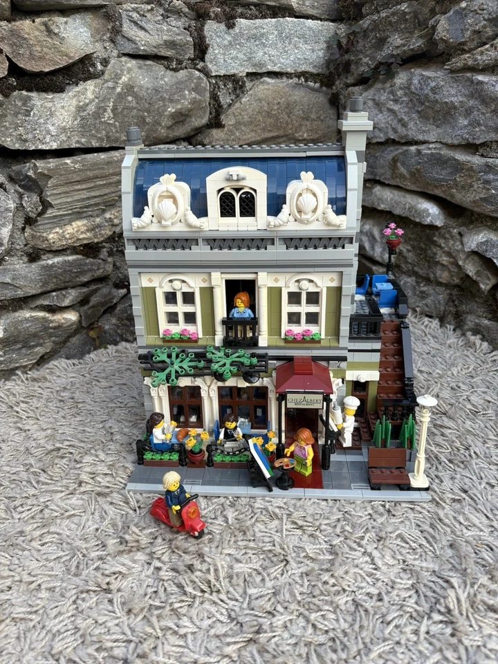 LEGO Modular Buildings 10243 Parisian Restaurant, photo 1 sur 5