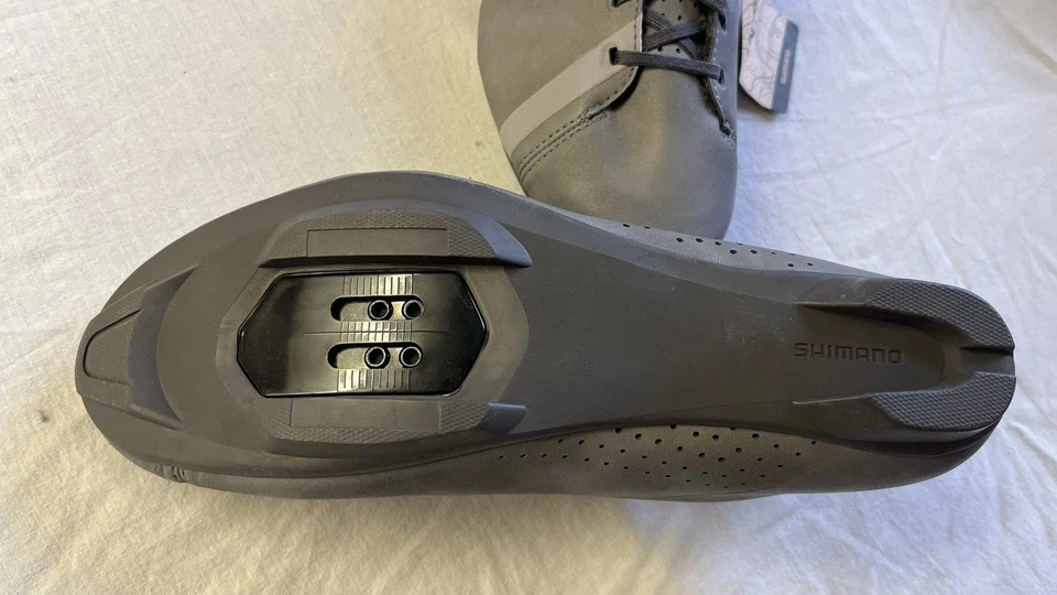 Men’s RT4 Shimano Cycling Shoes In Grey - New With Tags and Box - Size EU 43 - Image 4 of 4