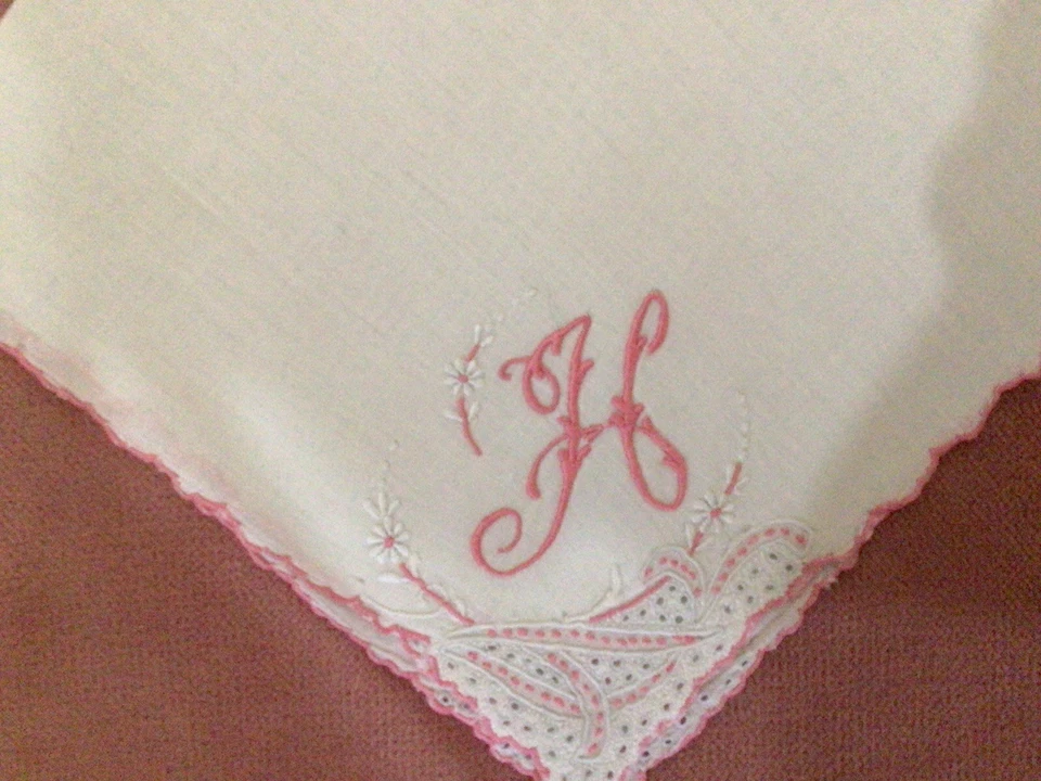 MADEIRA 2 Hankies крючком, вышивка, монограмма «H» размеры 11» и 12 1/2» ВИНТАЖНЫЙ - Изображение 3 из 4