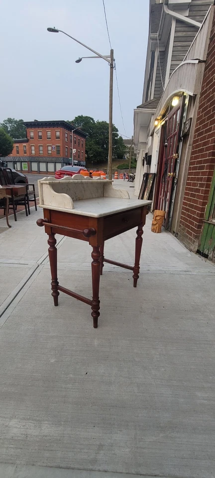 Soporte de lavado superior de mármol de nogal francés del siglo XIX Foto 3 de 4