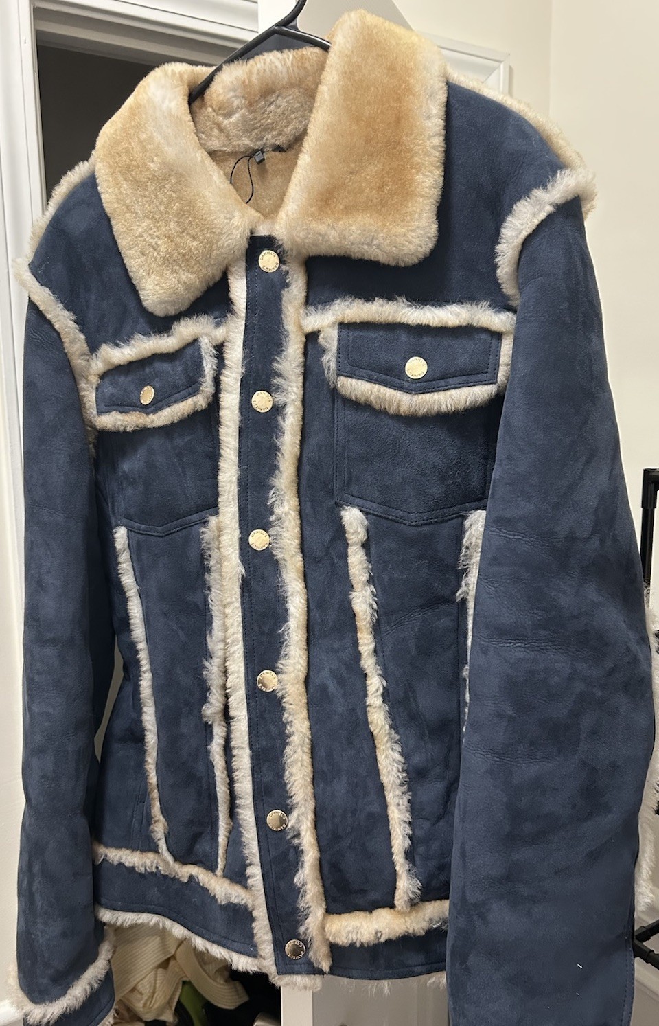 Chic Shearling Jacket With Matching Hat - image 1