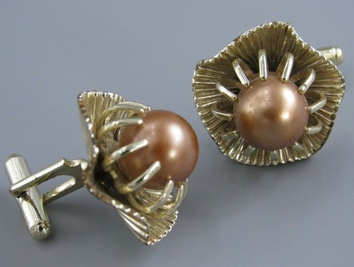 Mens Vintage PRONG SET MAUVE PEARL RUFFLE FLOWER CUFFLINKS Costume Jewelry S67 - Picture 3 of 4