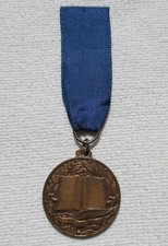 Orden aus Asien UNBEKANNTE MEDAILLE Bronze am blauen Band !