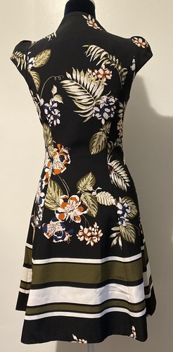 CUE Floral Fit and Flare Dress With Front Zipper Size 12 - Picture 10 of 12