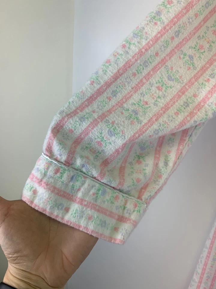 Bata envolvente de franela tirolesa Lanz of Salzburg corazón flores rosa larga para mujer pequeña Foto 2 de 4