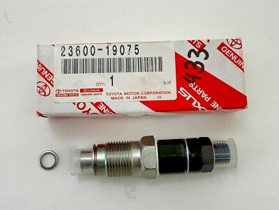 New Genuine Toyota Holder & Nozzle SET, Nozzle 23600-19075 F/S OEM