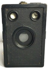 VINTAGE 1932 KODAK SIX - 16 TARGET HAWK-EYE BOX CAMERA  TEXT ON STRAP