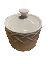 ONEIDA "PICNIC" WHITE EMBOSSED BASKET WEAVE DESIGN SUGAR BOWL & LID Stoneware