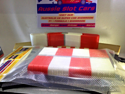 OMG RACE TRACK ARMCO - CRASH - SAFETY - GUARD - BARRIER  SLOTCAR 1/32 - 8PK -VID