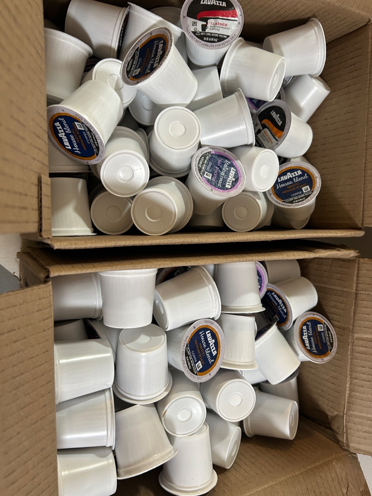 Lavazza  K-Cup Pods Ground Coffee Variety Pack 120 Count 04/11/2026 open box