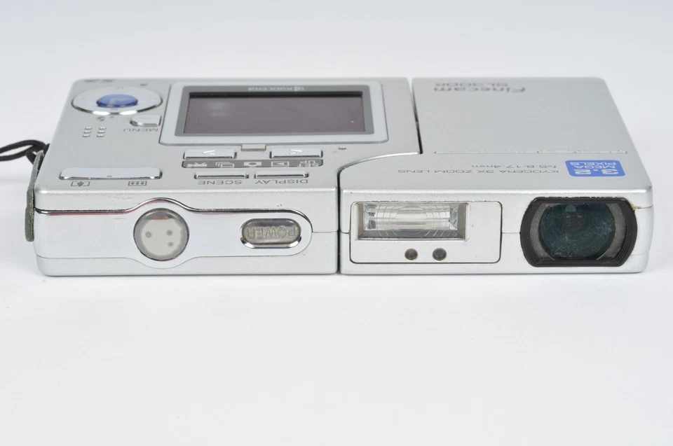 Kyocera Finecam SL300R 3.2MP Compact Digital Camera with Case - Image 3 of 4