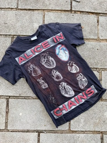Alice In Chains Tshirt Japan Hearts Aop Size Small G Vintage vintage concert t-shirt, vintage, size S, single stitch, B+ condition