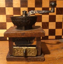 ANTIQUE LITTLE TOT MINIATURE COFFEE GRINDER SALESMAN SAMPLE OR TOY 