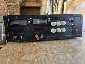 Netzgerät/ Verstärker/Experimentier-Netzteil.?....etc