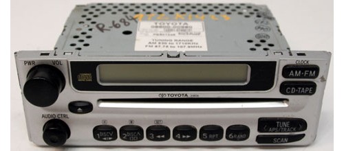 2006 - 2007 Toyota Yaris Factory Receiver Radio Fm/Cd Player In  Good Quality