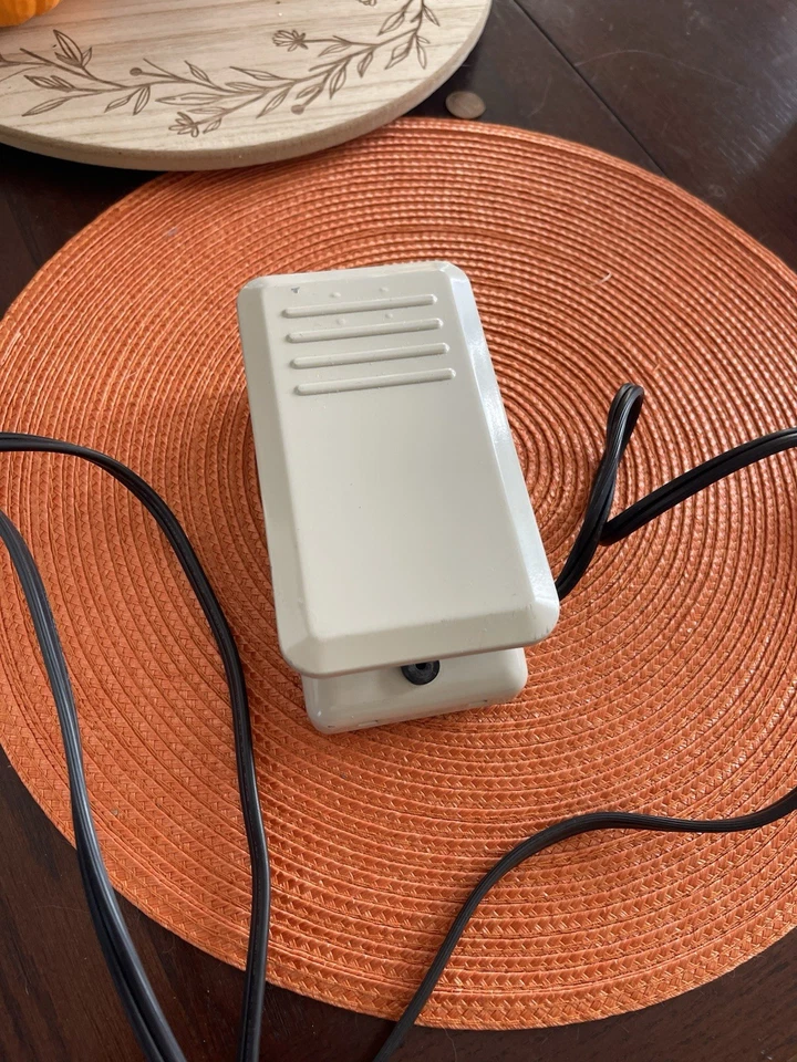 丰田型号 6700 3/4 螺纹锁机 - 缝纫机已测试/状况良好 — 第 4/4 张图片