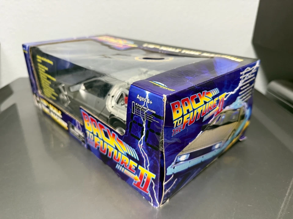 1/15 DIAMOND SELECT BACK TO THE FUTURE PART II TIME MACHINE LIGHTS & SOUNDS - Image 3 of 4
